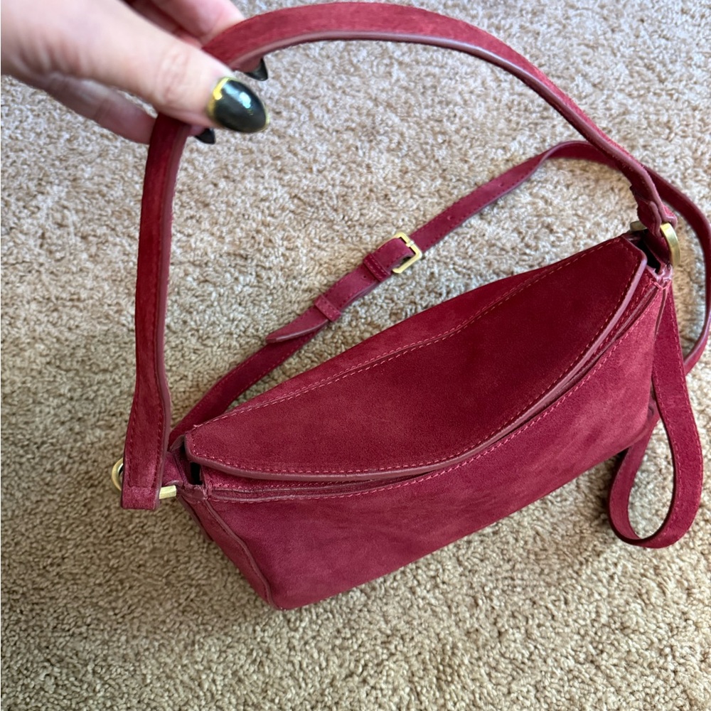Elegant Red Suede Shoulder Bag - Picture 4 of 5